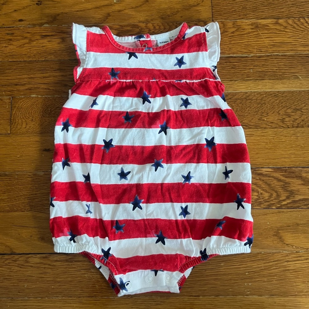 Infant girls patriotic printed flutter-sleeve romper. Size 6-12 months.